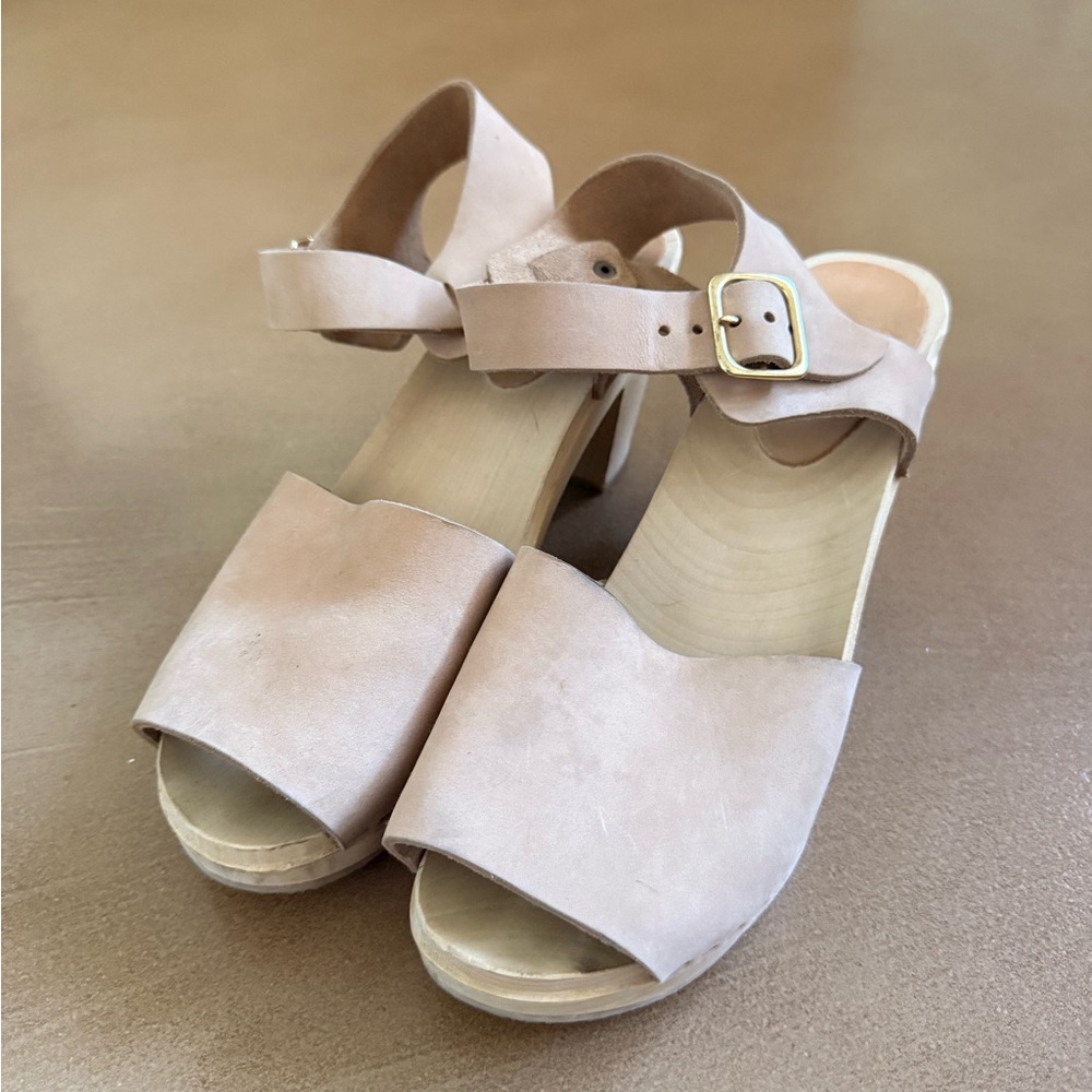 Elegant Tan Women's Sandals